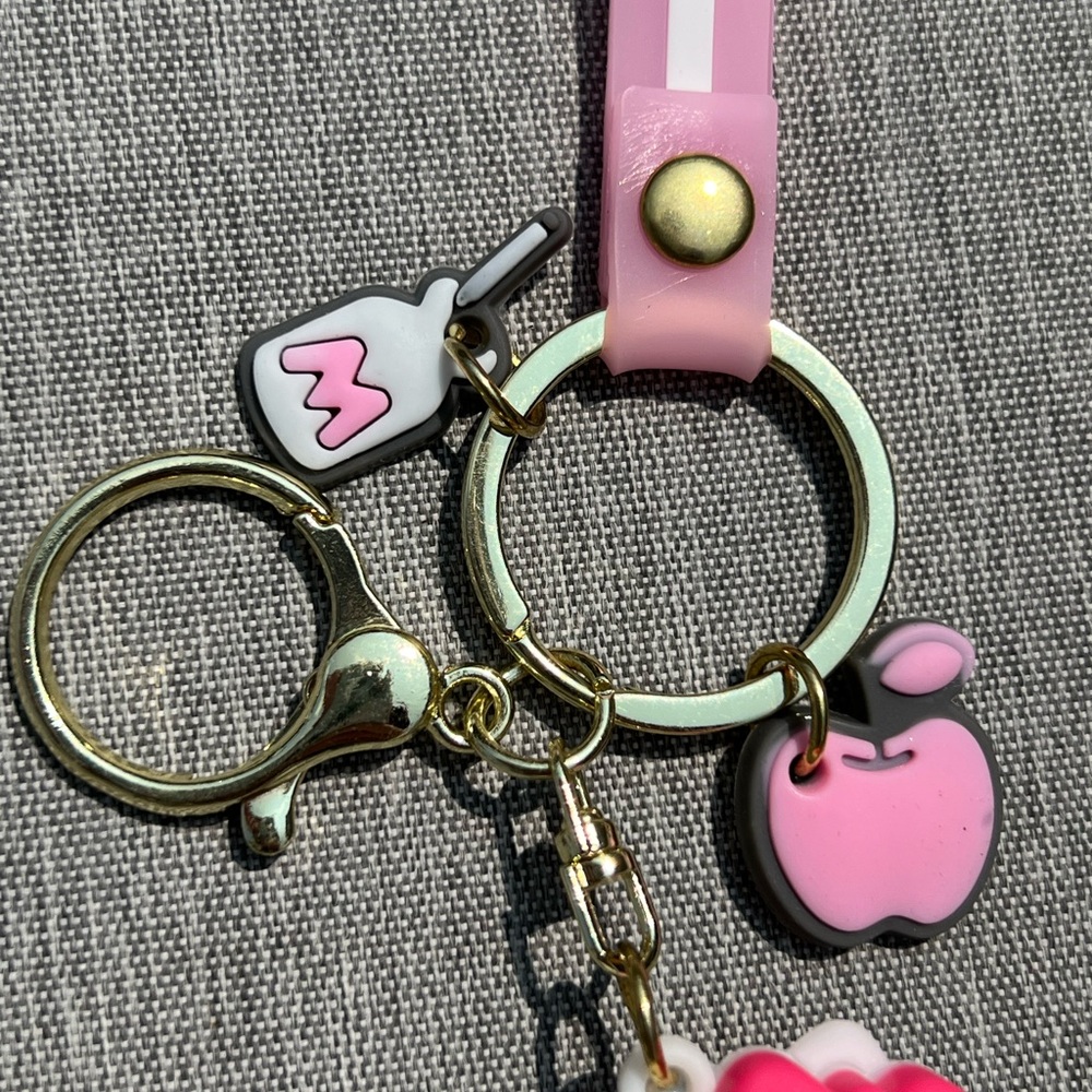 Hello Kitty Pink Keychain - Picture 4 of 8